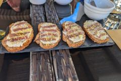 Frischer-Pecorino-Sardellen-Zitronen-auf-Crossbrot